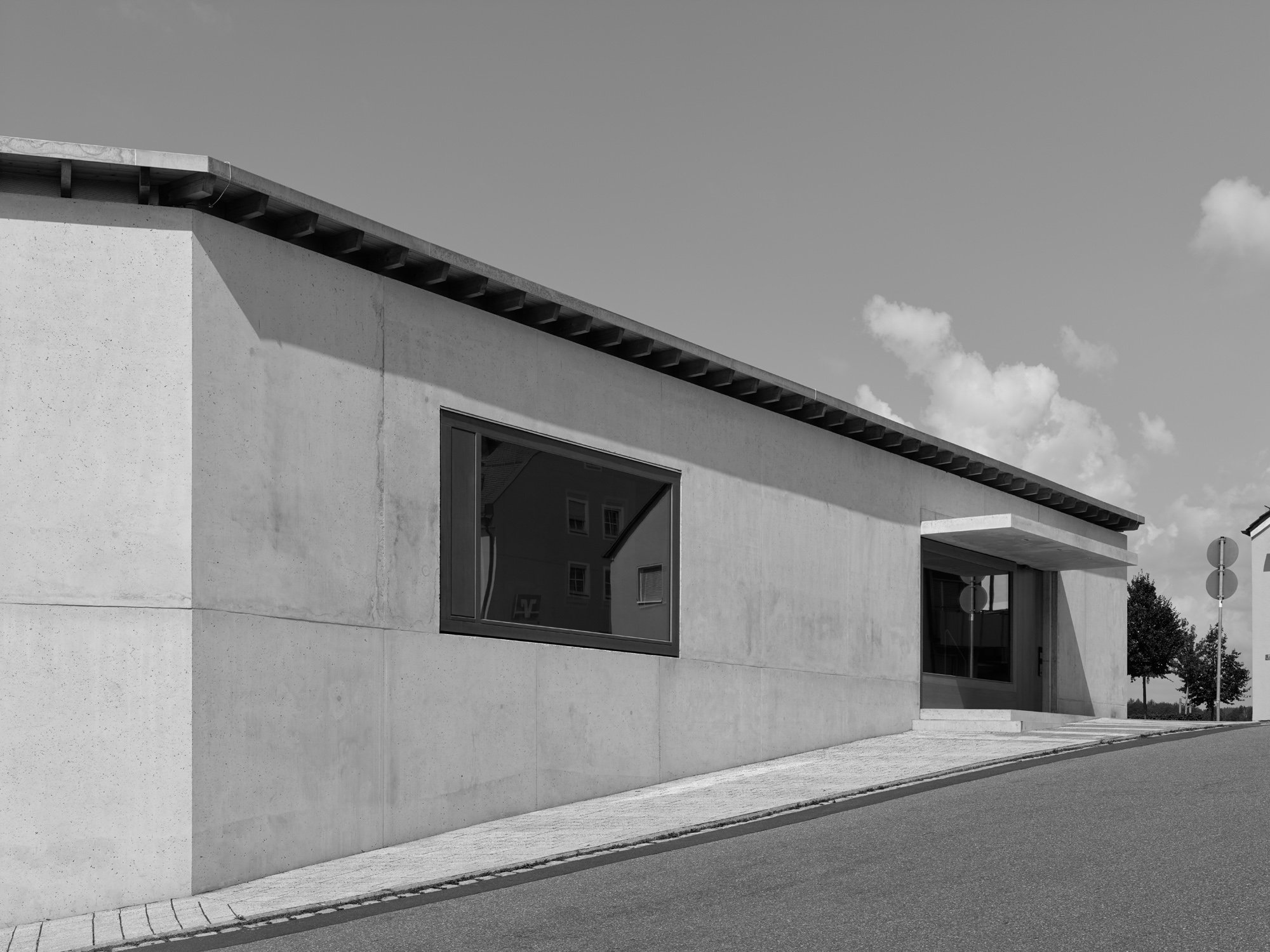 BFM Landratsamt Neustadt Fassade 1/4 